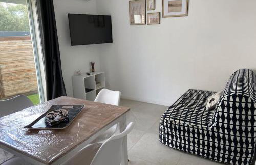 La Maisonnette T2 charmant jardin parking La Cadière d'Azur 1 à 4 personnes - Foto 7