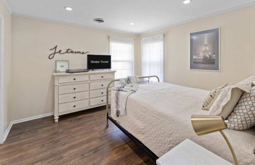 Modern Memphis Retreat - Sleeps 7 - Fireplace - Foto 27