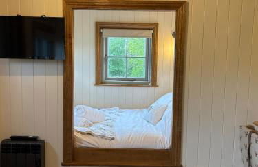 Shepherds Hut - Photo 14