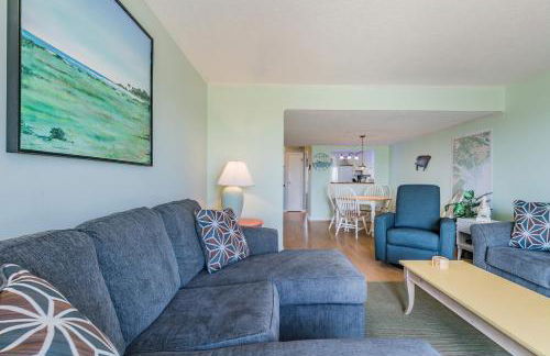 NEW LISTING! Two Bedrooms in A Building with Marsh and Ocean Views - Foto 8