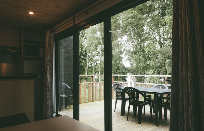 Modernly Furnished Cottage With Beautiful Terrace by a Lake - Foto 15