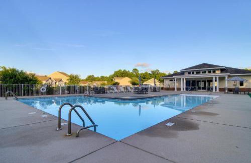 Dog-Friendly Home with Pool Access Near Oak Island! - Foto 26