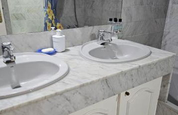 Bonito piso con jardines y piscina - Photo 31