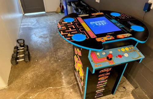 Fresh & Comfy House with Hot Tub, Pool Table, & BBQ - Foto 66