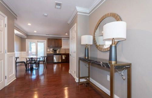 Three BR 2.5 Bath w/ parking spot & deck near metr - Foto 20