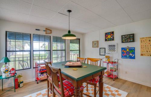 Lakefront Frankston Cabin with Dock and Fire Pit! - Foto 3