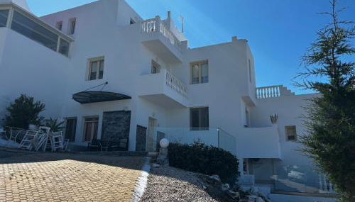 Villa - Sleeps 10 - Pool - Garden - Parking - Foto 3