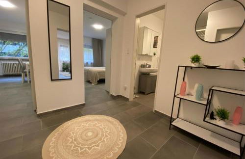 Spacious Apartment with Balcony - nearby Schlosspark - APOLONIAliving - Foto 36