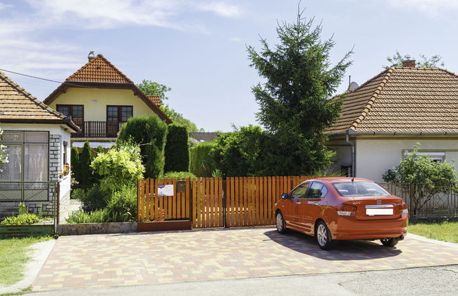 5 bedroom House in Siófok with private pool and garden - Photo 33