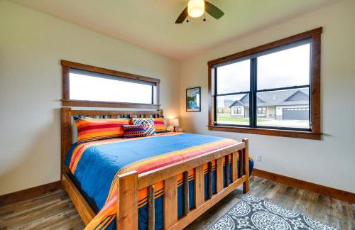 Sleek Red Lodge Home Rental with Private Hot Tub! - Foto 18