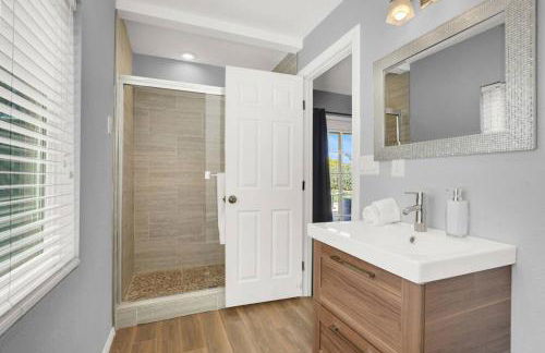 Luxe 4BR Vegas Retreat Pool, Games and BBQ - Foto 26