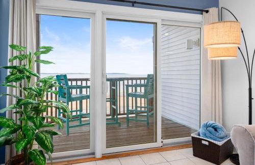 Beach Bliss 211 Balcony Water Views Beach Downtown - Photo 2