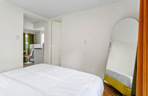 That 70’s Themed Apt Close to Coffee, Food + Shops - Foto 10