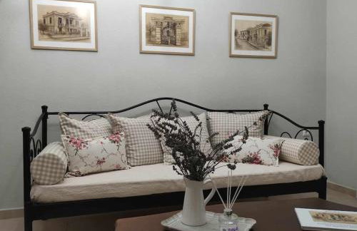 Vintage Garden House - Photo 10