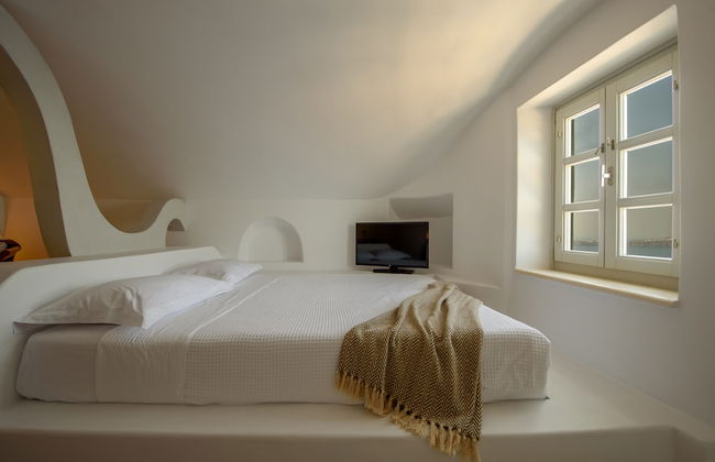 Nefeles Luxury Suites - Photo 13