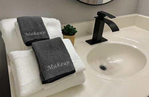 Disney-Area 3BR Townhome | Sleeps 9 | Pool + Gym - Foto 24