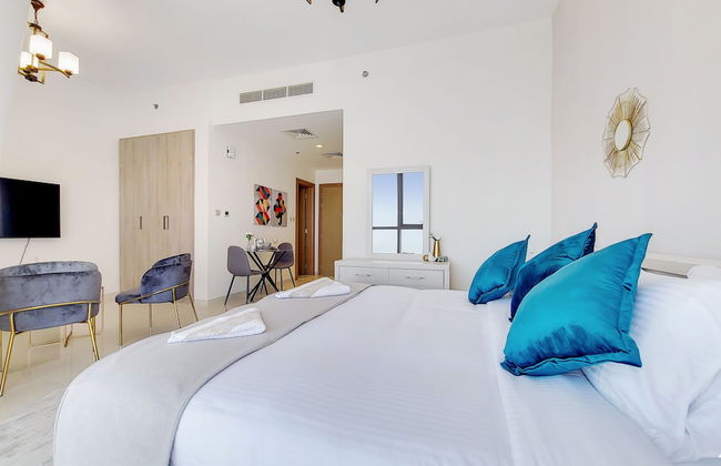 GreenFuture - Incredible Cityscape View From This Sleek Studio - Photo 3