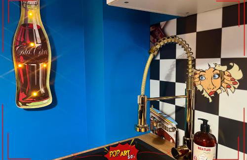 LOFT "POP ART 50's" Idéal PRO - Écran cinéma rétroprojecteur - WIFI Fibre - Borne arcade de jeu - Centre Ville - Foto 36