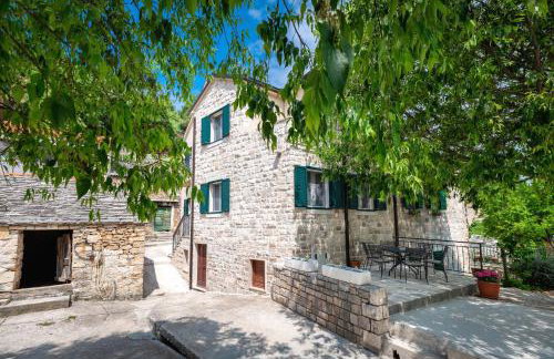 Kuća za odmor Panćona & free parking - Photo 1