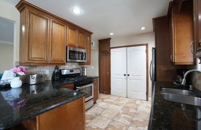 Charming Anaheim Home 1/2 Mile Walk to Disney - Foto 16