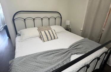 Downtown Location W Patio plus Washer and Dryer - Foto 16