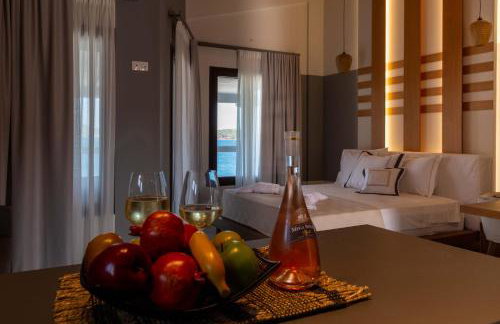 Trizonia Bay Hotel - Photo 2