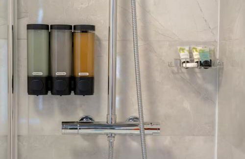 Family-Friendly 2-Bed Home with Games & Fireplace - Foto 24