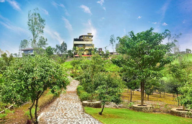 Stunning Views Rooftop Pool Lakefront Home - Photo 11