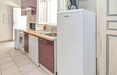 Nice Apartment In Le Sambuc With Wifi - Foto 21