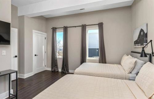 BRAND NEW Side by Side Homes - Sleeps 24 Guests - Foto 42