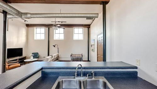 Sleepover 2BD 1BA Condos Downtown Springfield - Foto 2