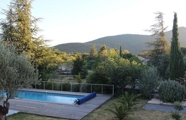 Attractive Holiday Home With Private Pool - Photo 29