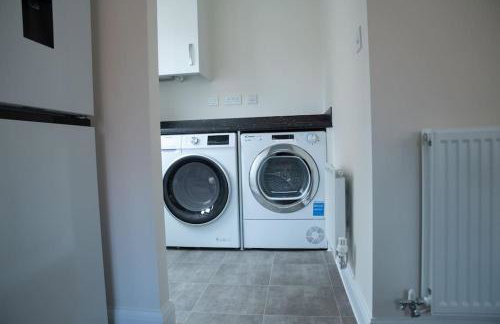 5 Swiftsure - Stunning 4 Bed Home, free parking - Foto 10