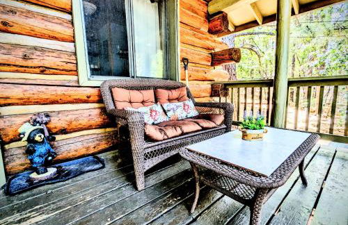 Charming Log Cabin in Tall Pines w Large Deck - Foto 3