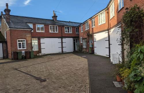 Lovely Stable mews in hidden location - Photo 1