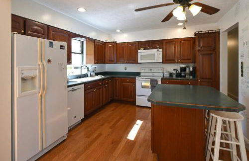 Sleeps 12, Wooded Lot, Near Ark, Great for Family - Foto 13