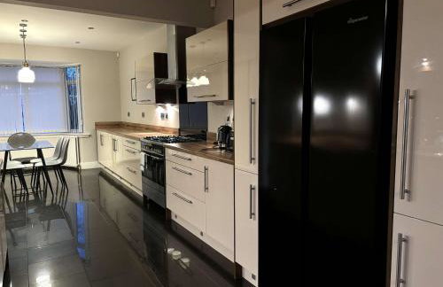 Large Home near Edgbaston Stadium, UOB & QE hospital sleeps 6 - Foto 11