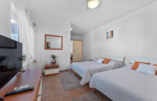 Villa Almas with swimming pool, tennis court, sauna, gym, grill house - Foto 43