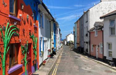 "FISHERMAN'S" Seconds from the Harbour & town centre with unlimited free parking nearby - Photo 10