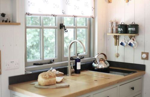 Hut at Nettle and Dock - Foto 31