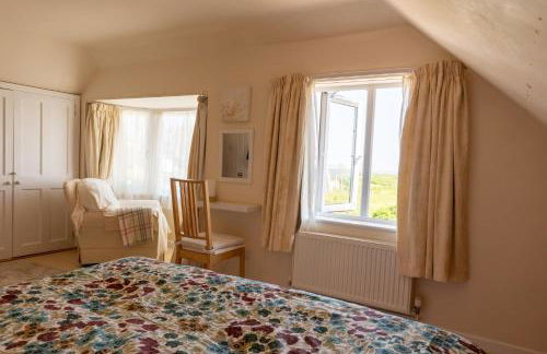 Spacious Coastal Home with Stunning Sea Views - Foto 22