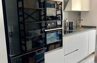 Air-conditioned Elisa Apartment with spacious sunroof lounge and swimming pool - Foto 17