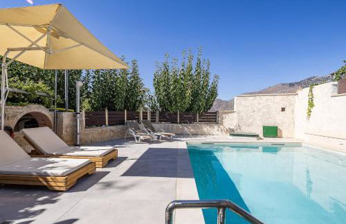 Captain's Hyatt - Photo 2