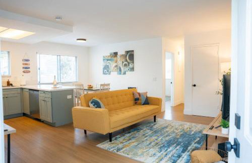 1 Block from Beach - Steps from Restaurants & Shops - Foto 2