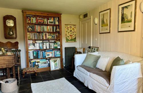 Charming Escape - Dog-Friendly Writer's Stone Cottage in the Stroud Valleys - Photo 5