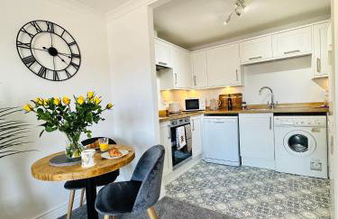 Kilmartin Court Apartments - No3 By The Sea & No2 With A View - free parking - Foto 50