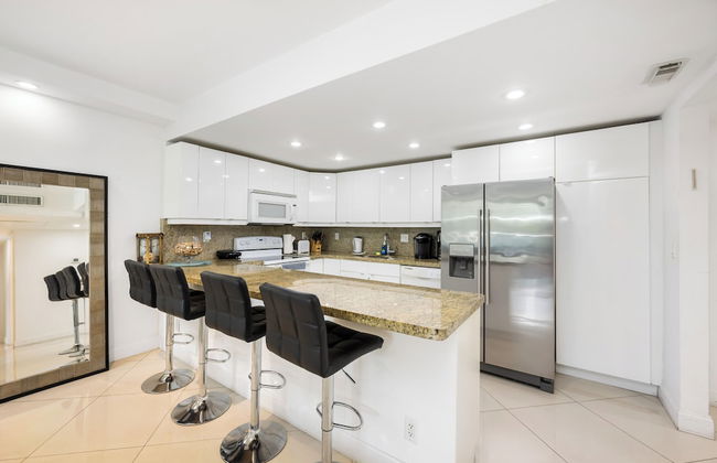 Condo Close to the Beach Pool, Gym, Tennis 2BR 6 Guests - Foto 10