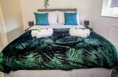 No 7 - Bright, Spacious 3 Bed Home with Parking & WiFi - Foto 14