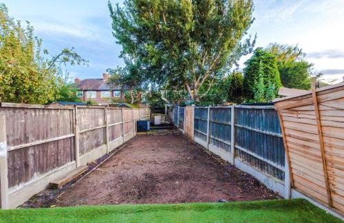 Comfy 3-BR Wirral Home | Free Parking & Wi-Fi - Foto 15