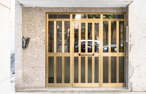 Charming Apartment With Vibrant Accents - Photo 43